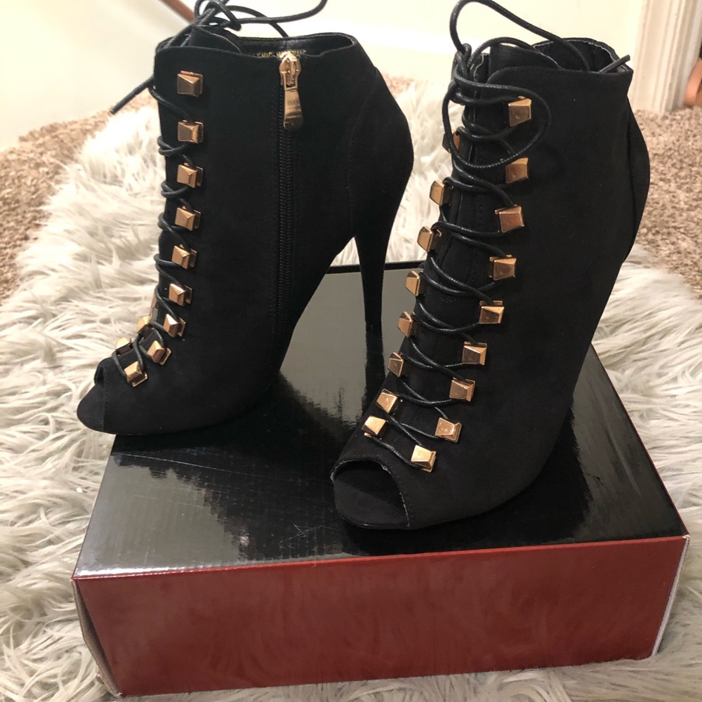 New w/box lace up black booties